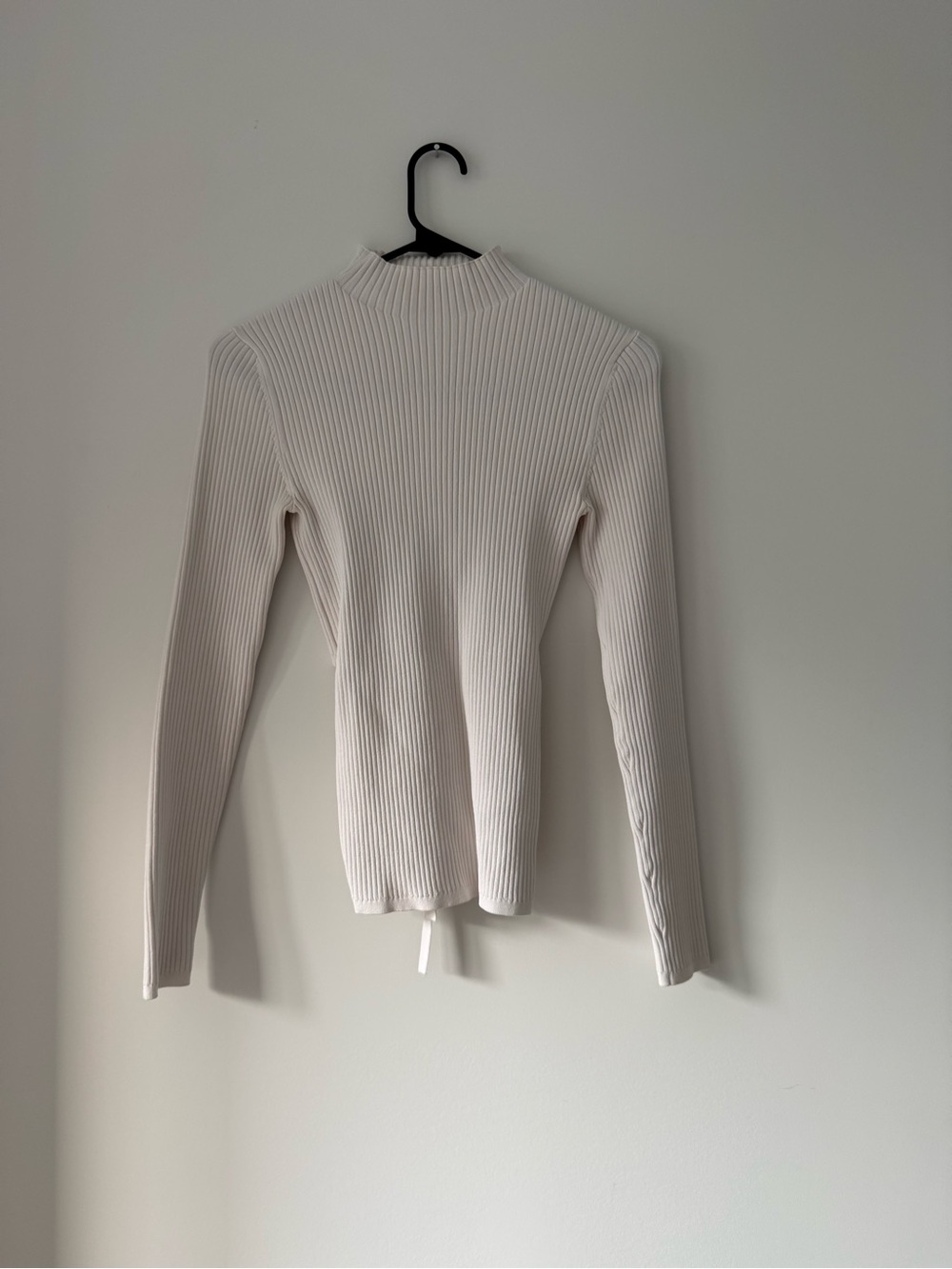 Aritzia White Ribbed Mock-Neck Long Sleeve Top